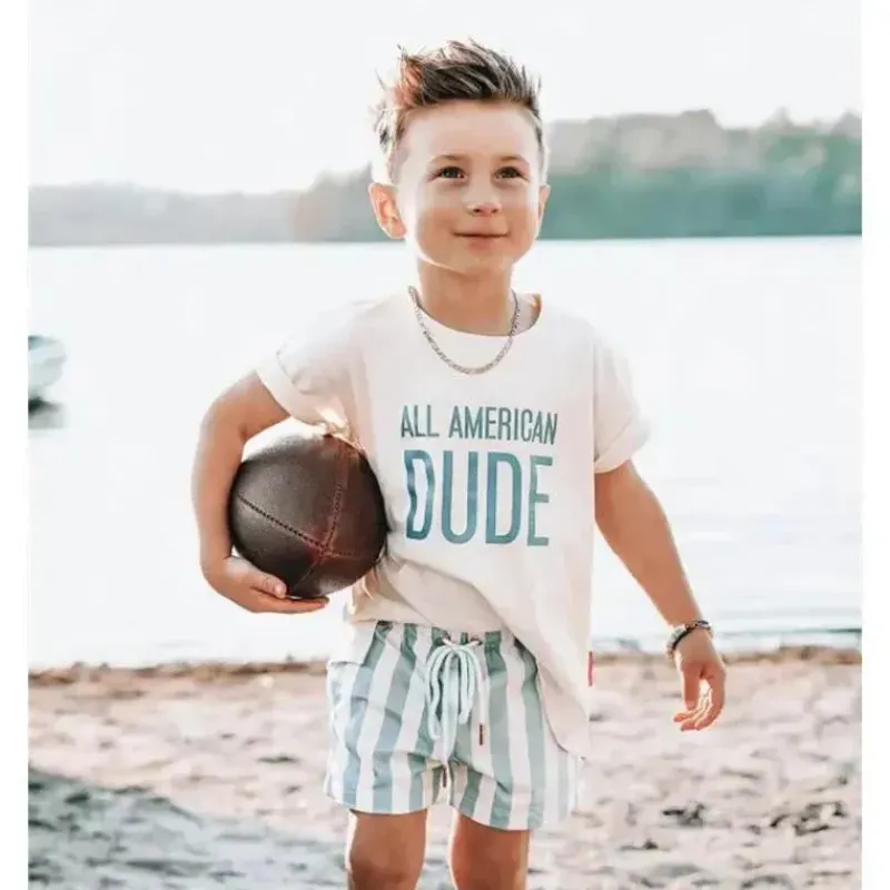 design_ampamp_co__camise_SKU8nJDUl3n_1.webp 97 Design CO. 97 Design & Co. - Camiseta infantil All American Dude, 4 de julho New