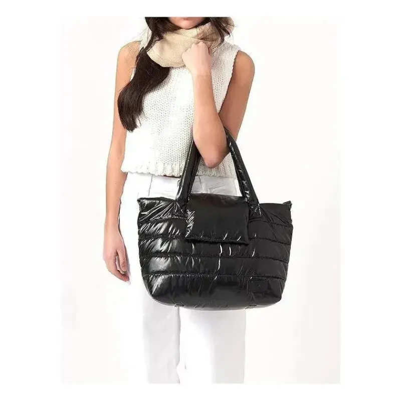 am_voyage__bolsa_de_frald_SKUTqMYLyTN_2.webp 7AM Voyage - Bolsa de fraldas Capri à prova d'água com alças transversais, preta polar New