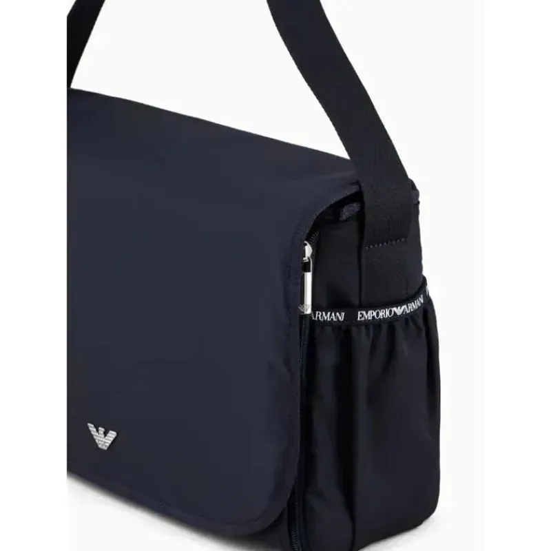 armani_baby__conjunto_de__SKUqw3PItQC_4.webp Armani Baby - Conjunto de bolsa múmia com placa de águia, azul marinho Online