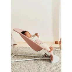 BabyBjorn - Colcha de pétalas de algodão Bouncer Bliss, rosa empoeirado Hot