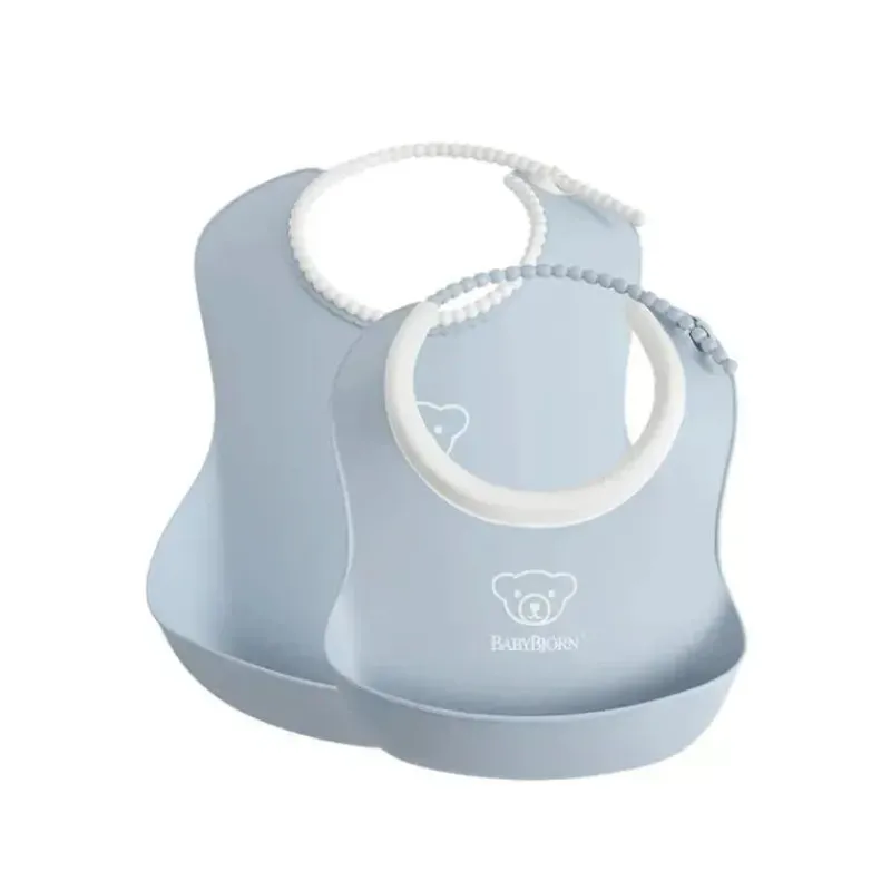babybjorn__conjunto_de_ba_SKUHjaNDLox_0.webp BabyBjorn - Conjunto de babadores de alimentação, pacote com 2, azul pó Outlet