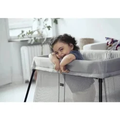BabyBjorn - Pacote de luz para berço de viagem, prata + lençol justo Sale