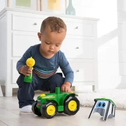Tomy Brinquedo trator Build-A-Johnny da John Deere Online