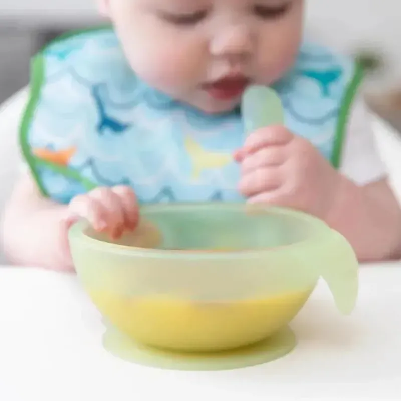 bumkins__conjunto_de_alim_SKUozgFYxvm_2.webp Bumkins - Conjunto de alimentação de silicone com sucção para bebês e crianças pequenas, gelatina verde Outlet