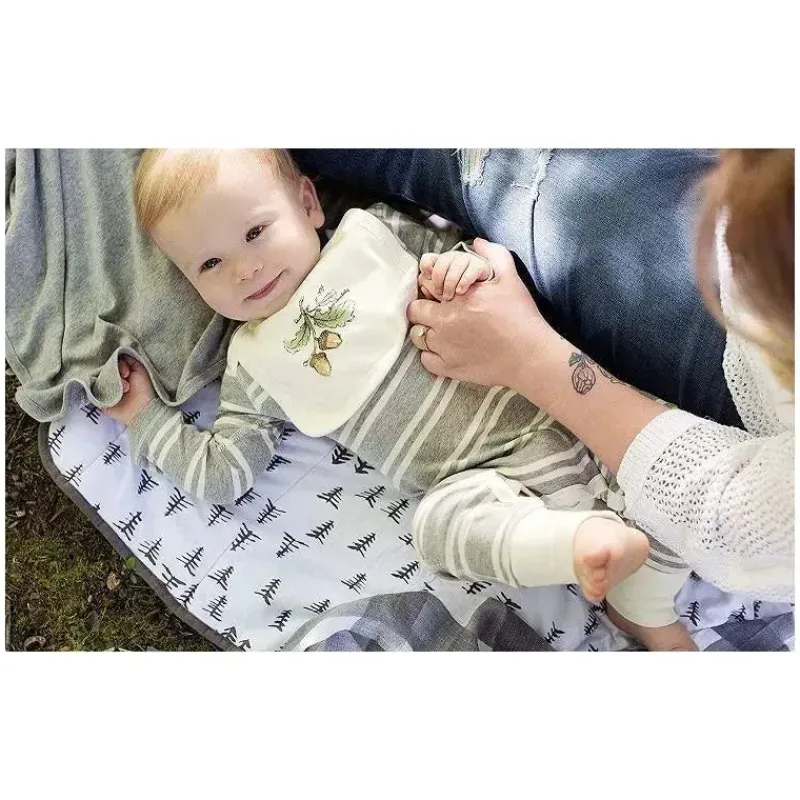 burts_bees_pine_forest_re_SKUaSiVEG6F_3.webp Burt's Bees Baby Burt's Bees Pine Forest Reversível Jersey Swaddle Cobertor Heather Cinza Cabide Best