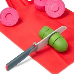Casdon Toys Casdon - Joseph Joseph Chop2Pot, conjunto de cozinha super seguro para crianças com comida cortável, para crianças a partir de 2 anos New
