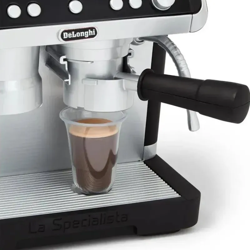 casdon__mquina_de_caf_bar_SKUBJQ12Afz_8.webp Casdon Toys Casdon - Máquina de café Barista DeLonghi Toys com sons e revelação mágica de café, para crianças a partir de 3 anos Fashion