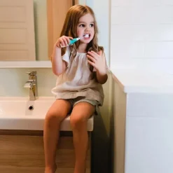 Bbluv Escova de dentes sônica de 2 estágios Sonik para bebês e crianças pequenas, branca/acqua New