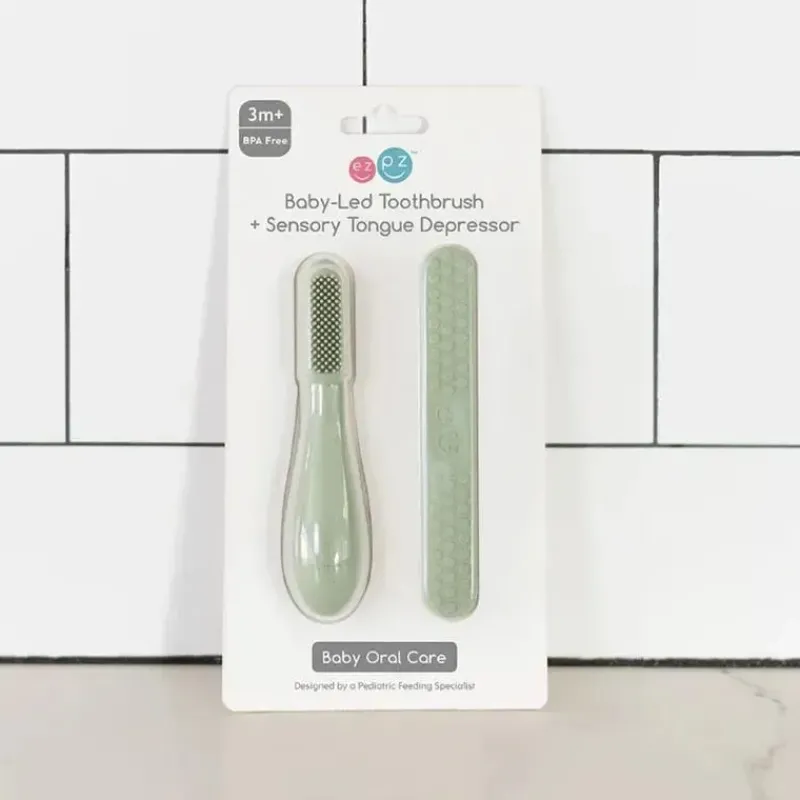 ezpz__escova_de_dentes_ba_SKUO7VmuOlF_3.webp ezpz - Escova de dentes Baby-Led™ + Depressor de língua sensorial Pacote duplo, Sage Discount