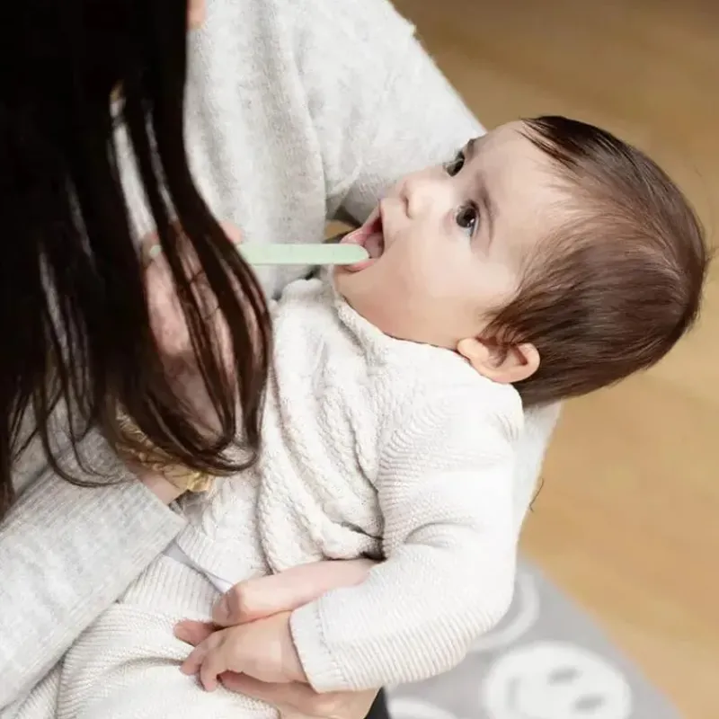 ezpz__escova_de_dentes_ba_SKUO7VmuOlF_6.webp ezpz - Escova de dentes Baby-Led™ + Depressor de língua sensorial Pacote duplo, Sage Discount