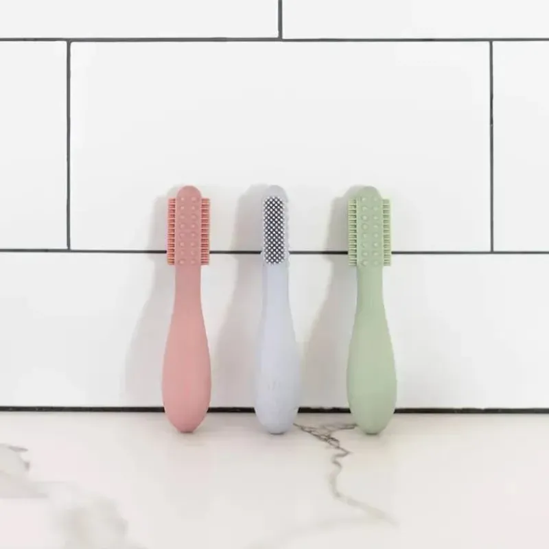 ezpz__escova_de_dentes_ba_SKUW4TN7x41_7.webp ezpz - Escova de dentes Baby-Led™ + Depressor de língua sensorial, pacote duplo, estanho Clearance