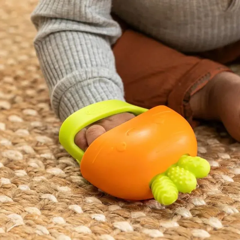 infantino__handy_dandy_te_SKU4bFFLGJC_6.webp Infantino - Handy Dandy Teething Miitt, Carrot Fashion