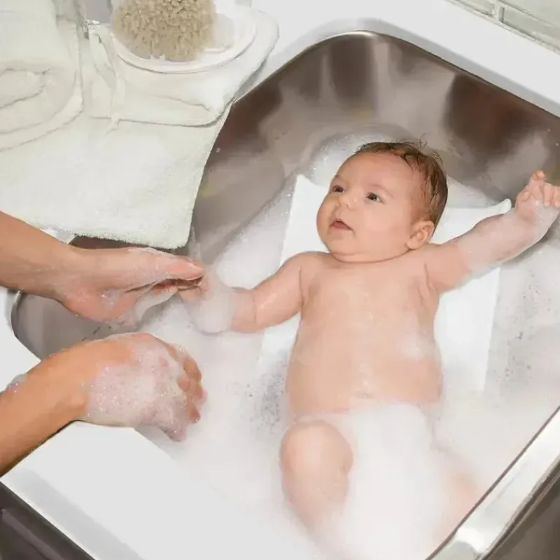 jolly_jumper__bathe_eze_b_SKUDukL01tt_2.webp Jolly Jumper - Bathe Eze, branco, a maneira fácil e segura de dar banho em um bebê recém-nascido Clearance