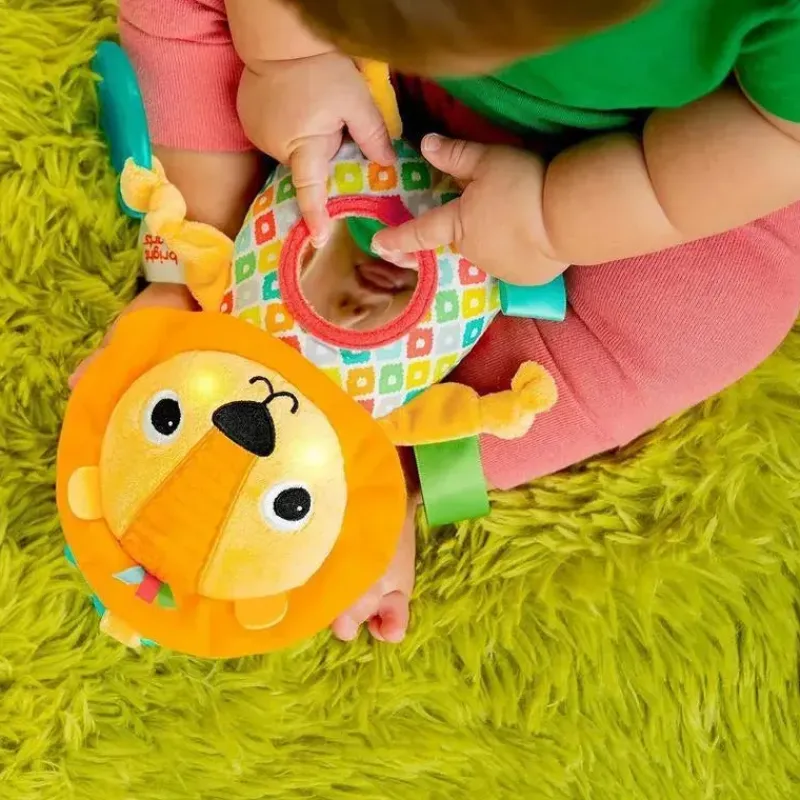 kids_ii__lion_huggin_ligh_SKUGATQGtSg_2.webp Bright Starts Kids II - Lion Huggin' Lights Brinquedo musical iluminado para carrinho de criança Clearance
