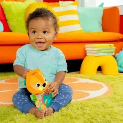 Bright Starts Kids II - Lion Huggin' Lights Brinquedo musical iluminado para carrinho de criança Clearance