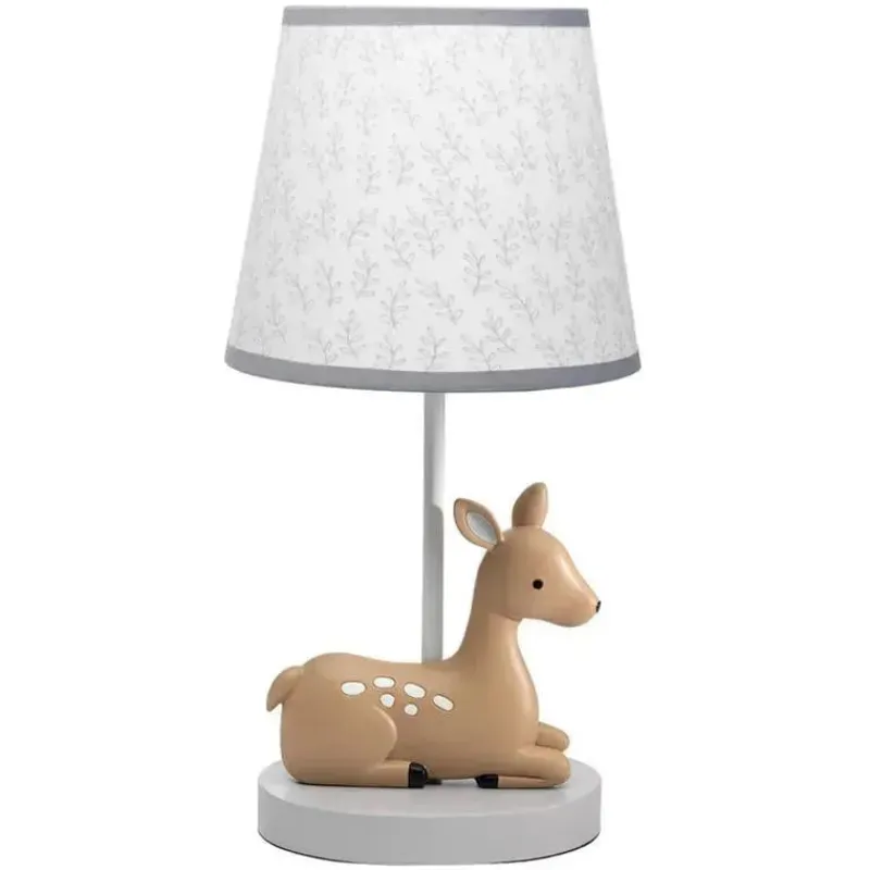 lambs_ampamp_ivy__lmpada__SKUYlx6FLkp_0.webp Lambs u0026 Ivy Lambs & Ivy - Lâmpada Deer Park Woodland Taupe com abajur cinza/branco e lâmpada Outlet