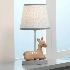 Lambs u0026 Ivy Lambs & Ivy - Lâmpada Deer Park Woodland Taupe com abajur cinza/branco e lâmpada Outlet