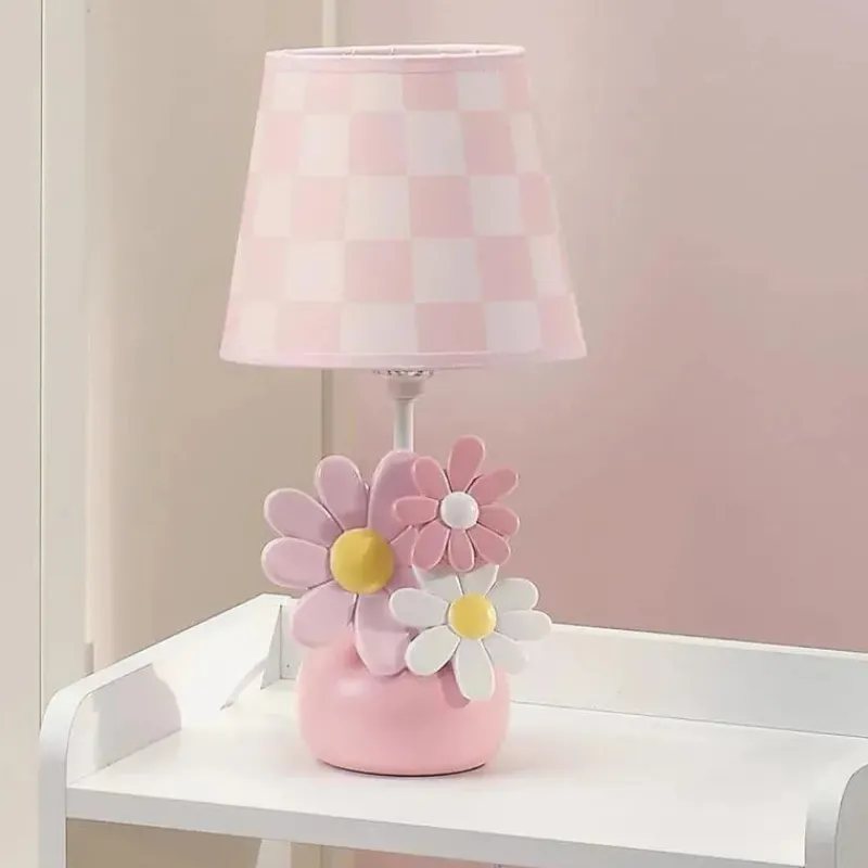 lambs_ampamp_ivy__luminri_SKU9oPTPs00_2.webp Lambs u0026 Ivy Lambs & Ivy - Luminária com abajur e lâmpada, Daisy Dreams Discount