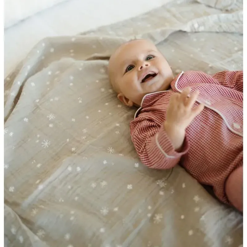 little_unicorn__swaddle_d_SKU5pizcePt_1.webp Little Unicorn - Swaddle de musselina de algodão simples, flocos de neve Outlet