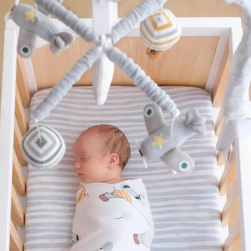 living_textiles__baby_mus_SKUSiZRkGWP_5.webp Living Textiles - Baby Music Mobile, Brinquedo de berço, Up up and Away Best