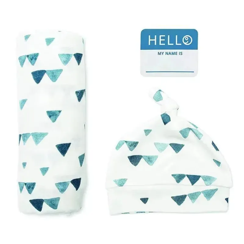 mary_meyer__conjunto_lulu_SKUoCu3N8fh_0.webp Mary Meyer - Conjunto Lulujo Hello World Hat & Swaddle, triângulos marinhos Hot