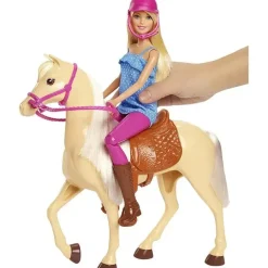 Fisher-Price Mattel - Conjunto de boneca e cavalo Barbie Fashion