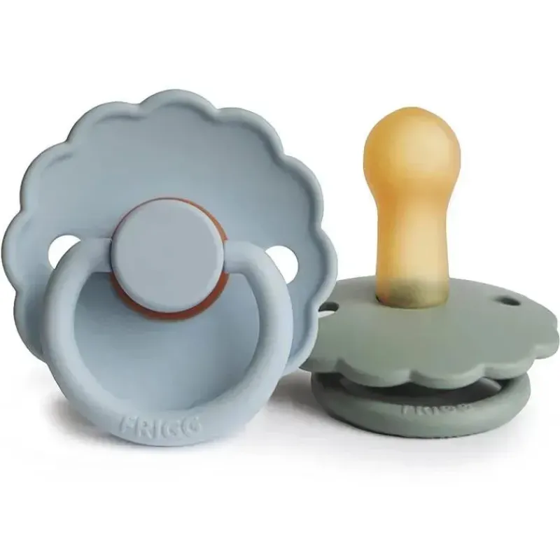 mushie__chupeta_de_beb_fr_SKU15ARSQvj_0.webp Mushie - chupeta de bebê Frigg Daisy de borracha natural 2Pk, pó azul/sálvia, 6/18M New