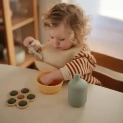 Mushie - Copo com canudinho 100% silicone para bebê, 6 meses ou mais, lilás macio Hot
