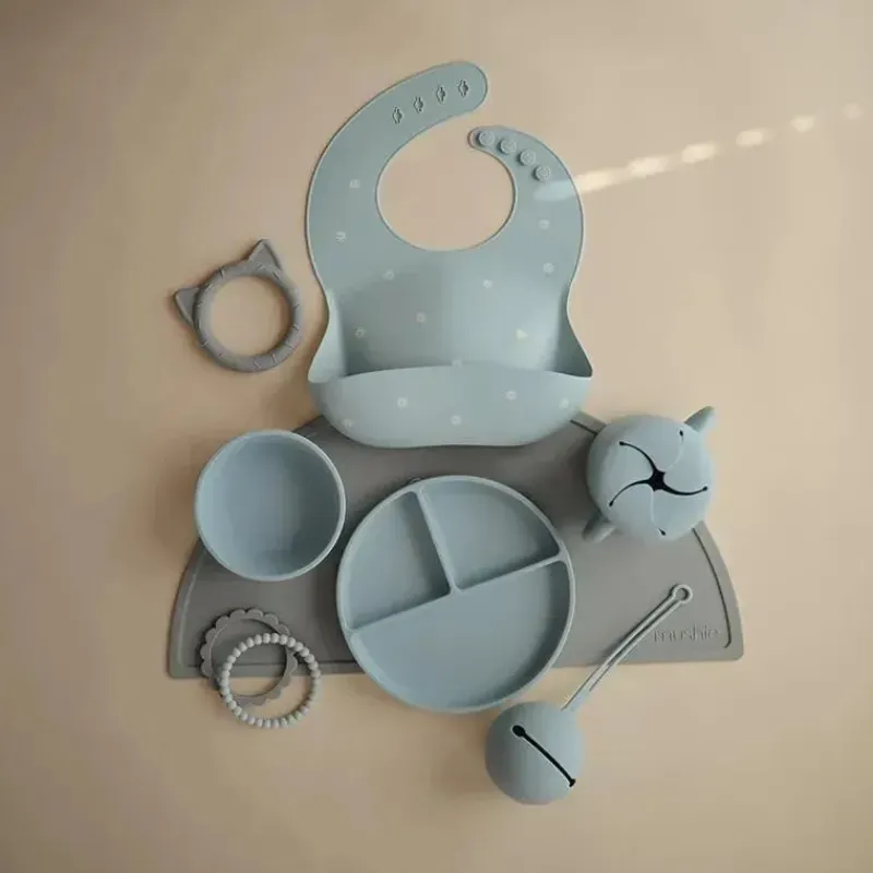 mushie__copo_de_silicone__SKUKbi2jGXP_2.webp Mushie - Copo de Silicone para Bebês, Pó Azul Clearance
