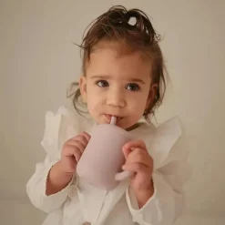 Mushie - Copo de treinamento para bebês de silicone e canudo, blush Fashion