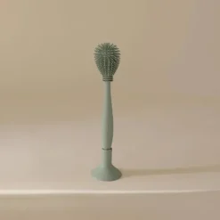 Mushie - Escova para mamadeira, silicone macio com base de sucção, Cambridge Blue Outlet