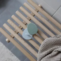 Mushie - Escova para touca de banho de bebê para pele seca, tratamento de eczema, pacote com 2, natural/azul Cambridge Best