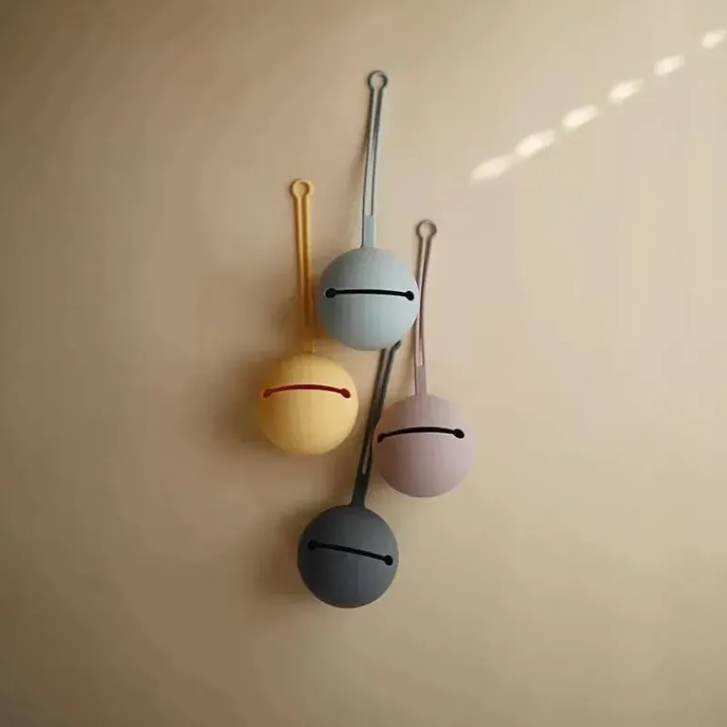 mushie__estojo_porta_chup_SKUkIGrRXFO_2.webp Mushie - Estojo porta chupeta de silicone, lilás suave Online