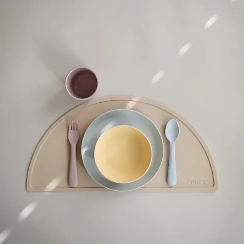 mushie__round_bowl_dinner_SKUyqsrDmRA_6.webp Mushie - Round Bowl Dinnerware Set, Pale Daffodil New