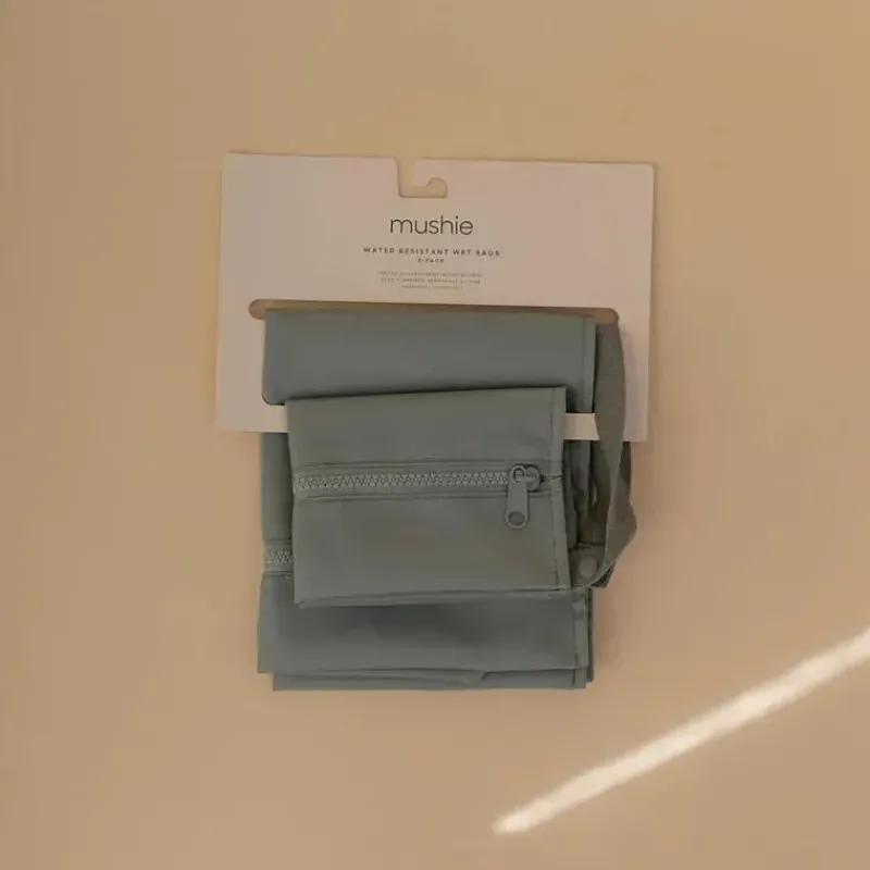 mushie__sacos_midos_resis_SKUcNy8btve_5.webp Mushie - Sacos úmidos resistentes à água, saco de armazenamento reutilizável grande e pequeno, conjunto de 2 verde romano Outlet