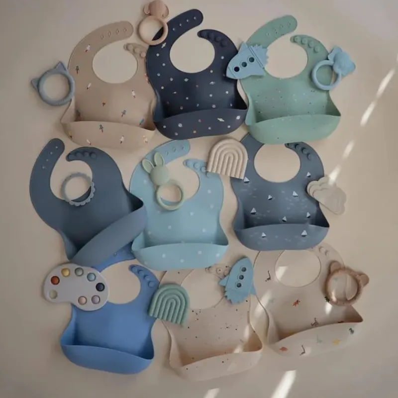 mushie__silicone_baby_bib_SKU1mxzmqM7_1.webp Mushie - Silicone Baby Bib, Planets Sale