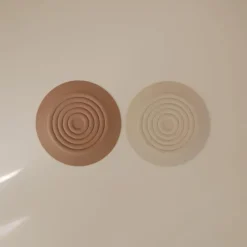 Mushie - Silicone Drain Stopper 2-Pk, Natural/Shifting Sand Outlet