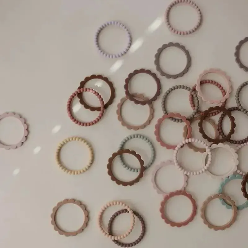 mushie_silicone_pearl_tee_SKU8H0zMYoO_5.webp Mushie Silicone Pearl Teether Bracallets Suave/Terracota/Pervinca New