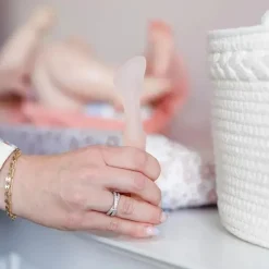Ola Baby - Aplicador de Creme para Assaduras com Base de Sucção, Lilás Fashion