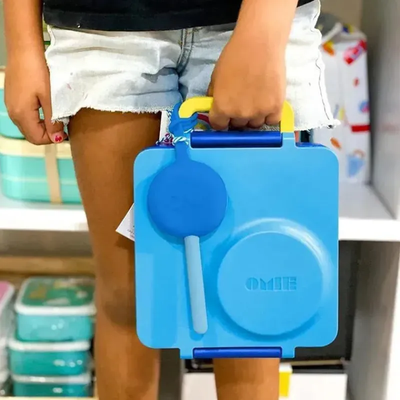 omiebox___unidades_de_gar_SKU23ooi55W_4.webp OmieBox - 2 unidades de garfo e colher de plástico reutilizáveis com cápsula para crianças, azul Capri Hot