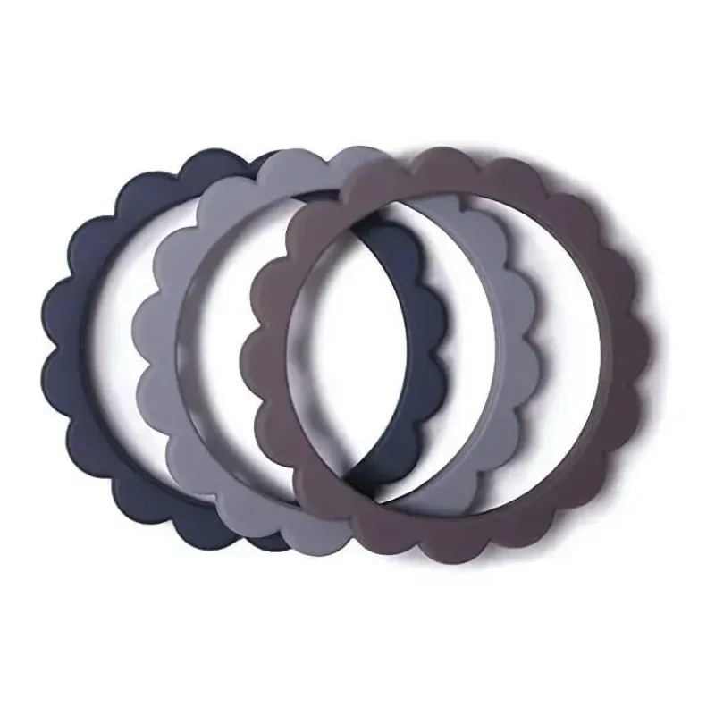 pulseira_de_mordedor_de_f_SKUz0CiyfgG_1.webp Mushie Pulseira de mordedor de flores de silicone bebê pacote 3 aço/pomba cinza/pedra Hot