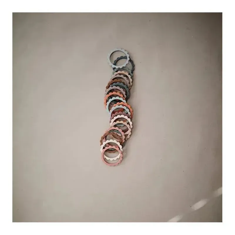 pulseira_de_mordedor_de_f_SKUz0CiyfgG_2.webp Mushie Pulseira de mordedor de flores de silicone bebê pacote 3 aço/pomba cinza/pedra Hot