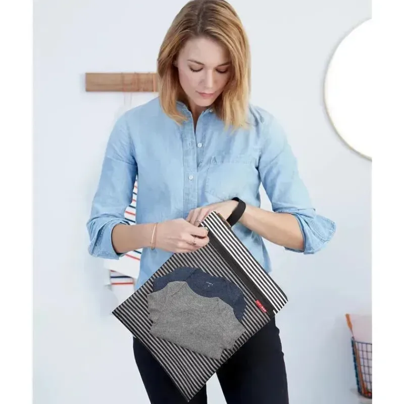 skip_hop__bolsa_grab_ampa_SKURiL3GEsj_2.webp Skip Hop - Bolsa Grab & Go Wet/Dry, listra preta e branca Online