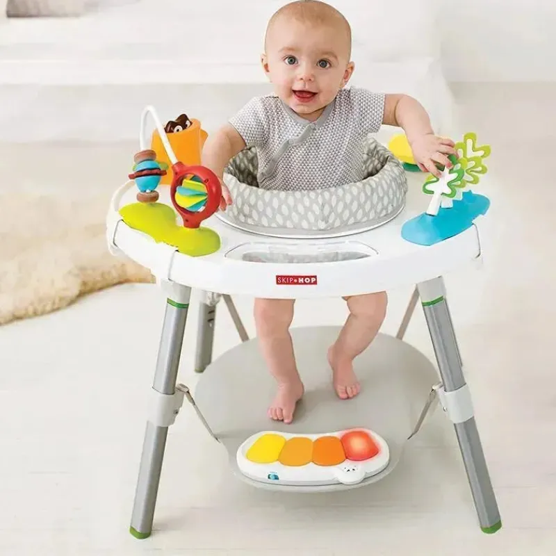 skip_hop__explore_e_muito_SKUFdrJvStq_1.webp Skip Hop - Explore e muito mais Centro de atividades de 3 estágios Baby's View, branco Outlet