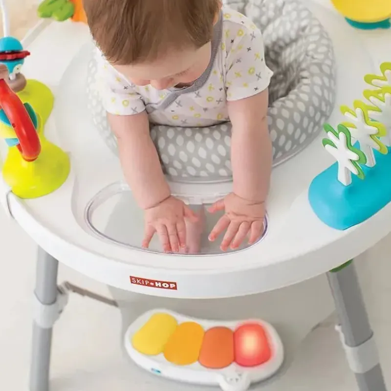 skip_hop__explore_e_muito_SKUFdrJvStq_8.webp Skip Hop - Explore e muito mais Centro de atividades de 3 estágios Baby's View, branco Outlet