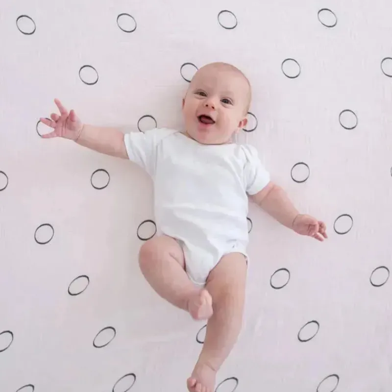 swaddle_designs__manta_sw_SKUbdmIGk0B_5.webp Swaddle Designs - Manta Swaddle Marquisette Aimee, Corações Rosa Online