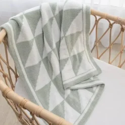 Living Textiles Têxteis vivos - Cobertor de bebê de chenille, triângulo ultramacio, grosso e versátil, sálvia Sale