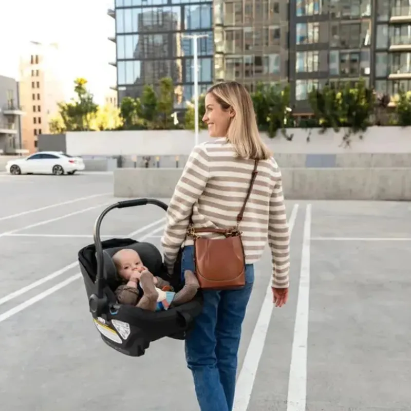 uppababy__assento_de_carr_SKUQ0fYWNys_1.webp Uppababy - Assento de carro infantil Aria, Jake (carvão) Clearance
